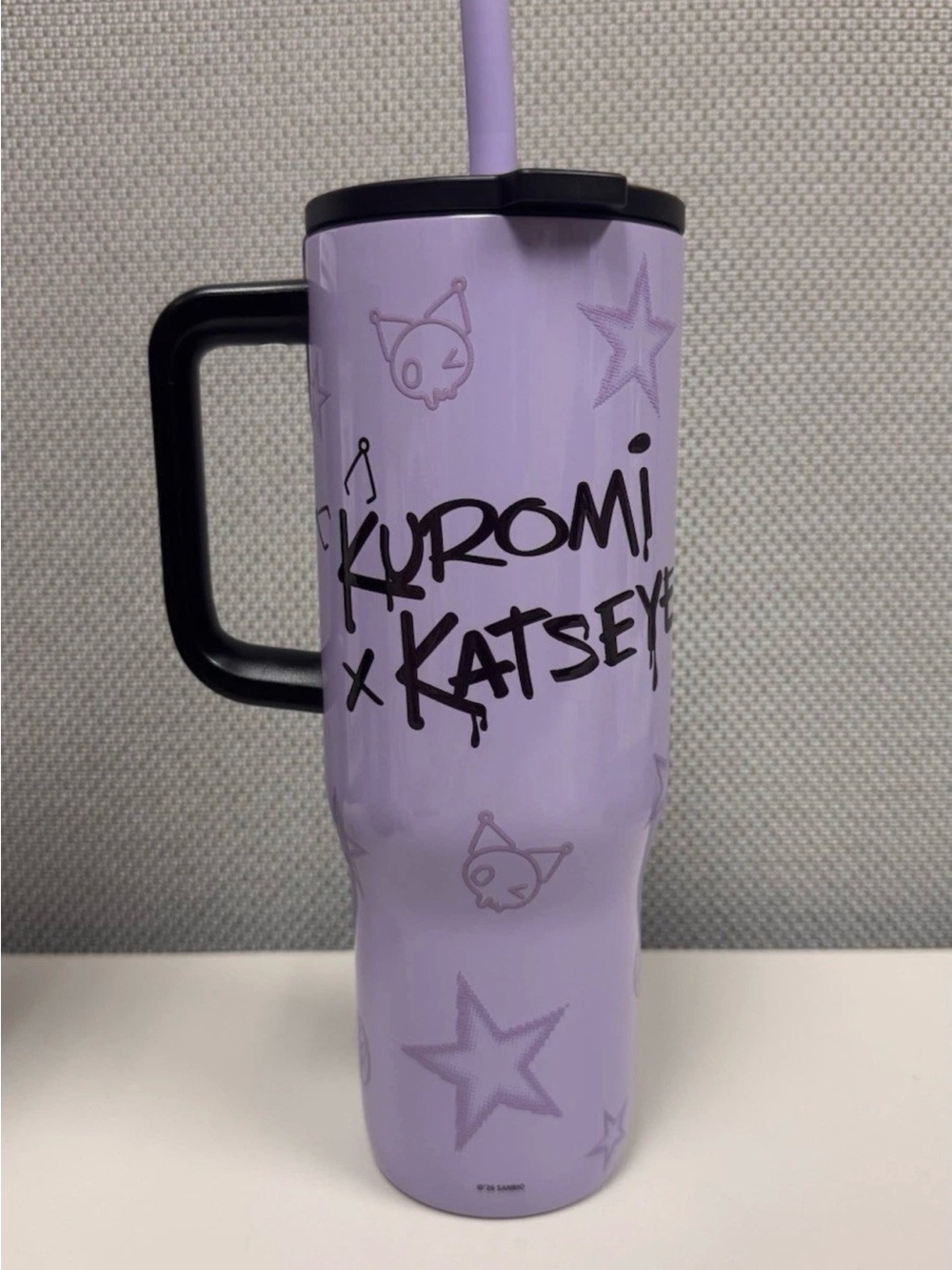 Katseye xSanrio Kuromi 30oz Spill Proof Tumbler Cup Limited Edition NWT Eyekons - Picture 2 of 6